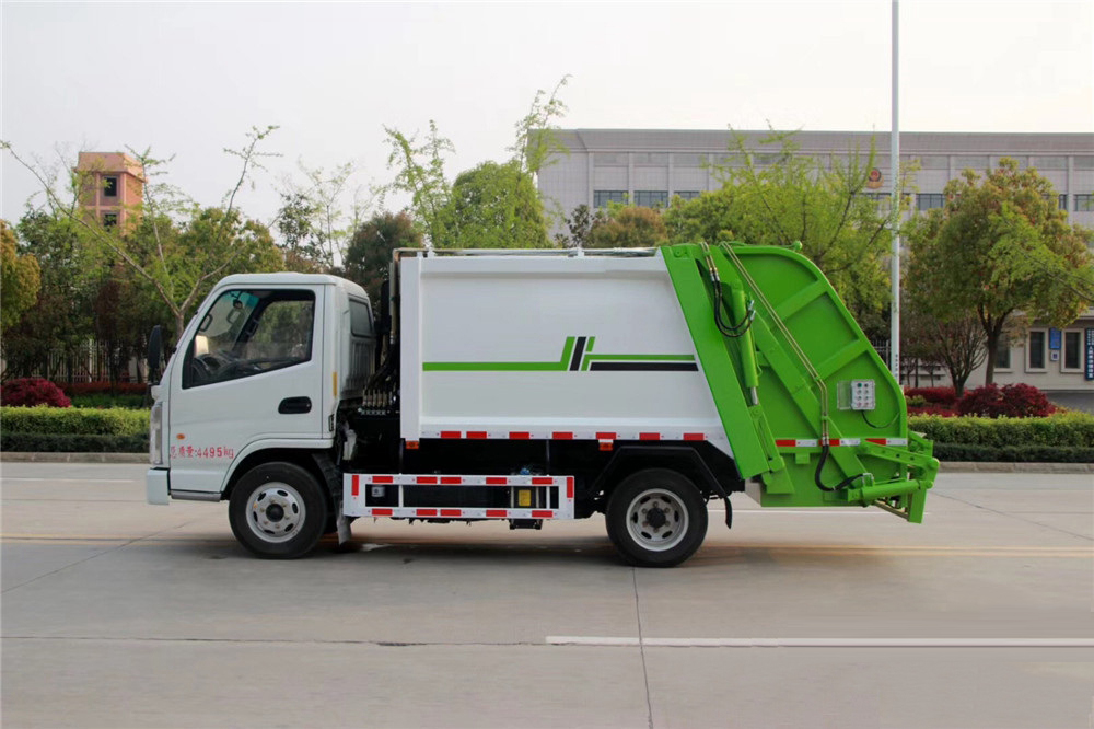 凱馬4方壓縮垃圾車