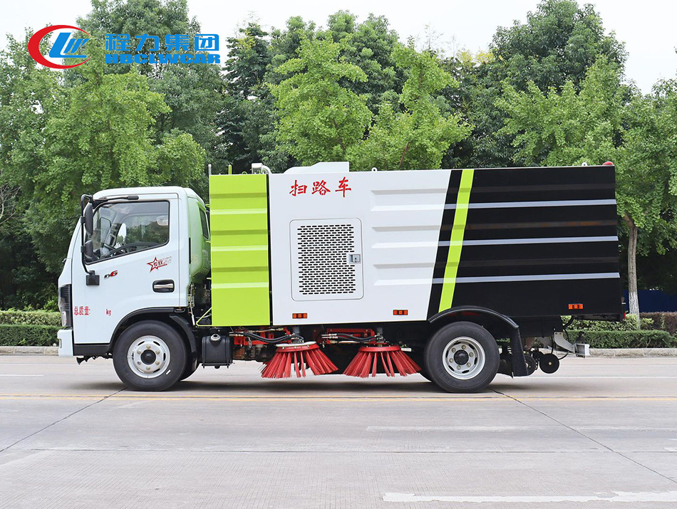東風小多利卡掃路車