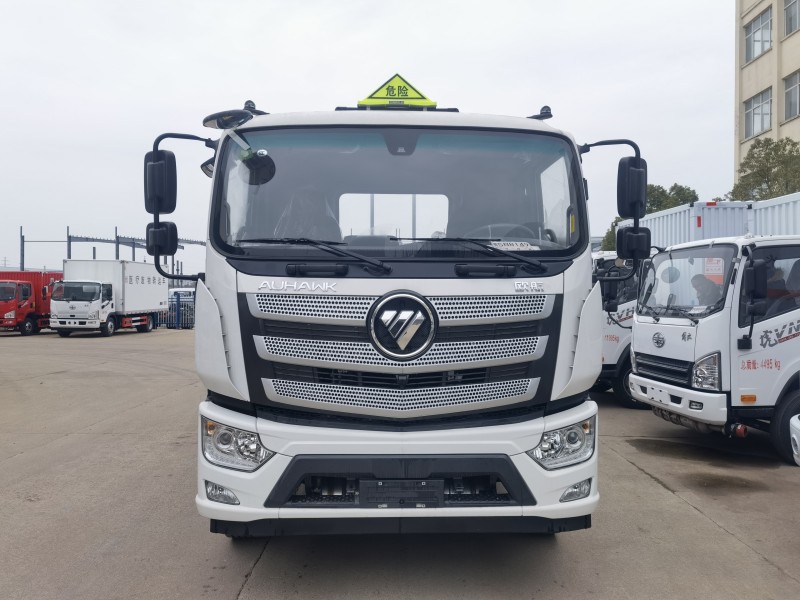 福田歐航6.7米氣瓶運(yùn)輸車(chē)