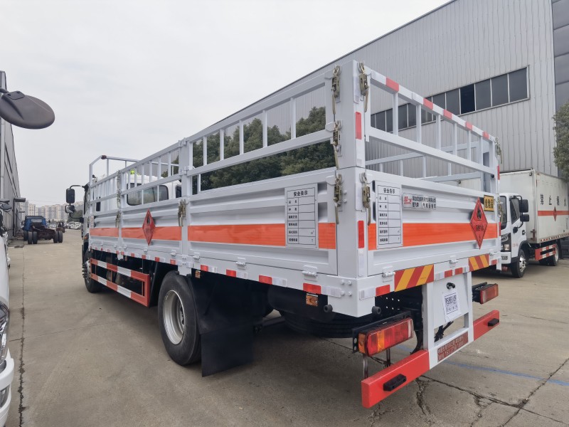 福田歐航6.7米氣瓶運(yùn)輸車(chē)