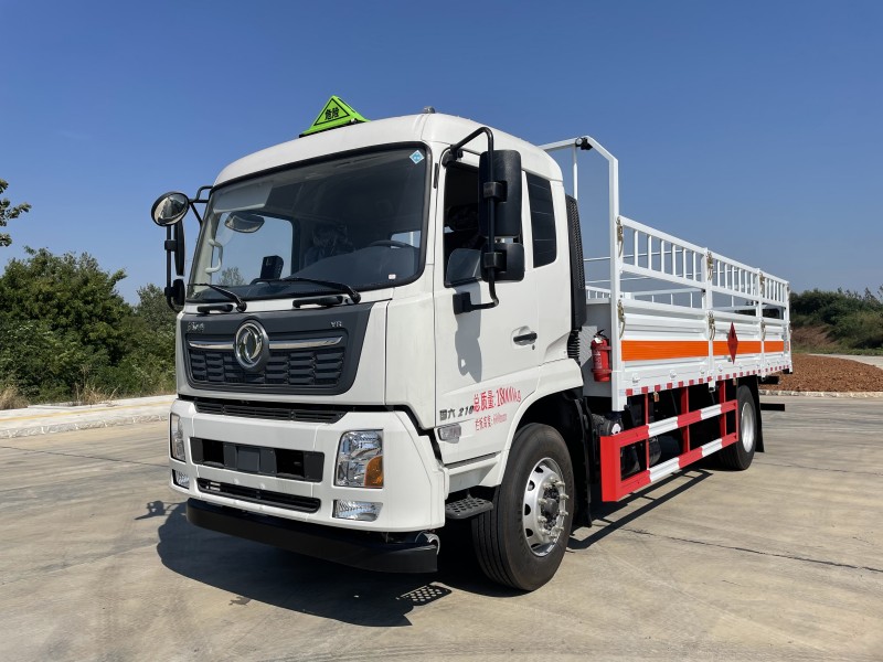 東風(fēng)天錦6.7米氣瓶運輸車