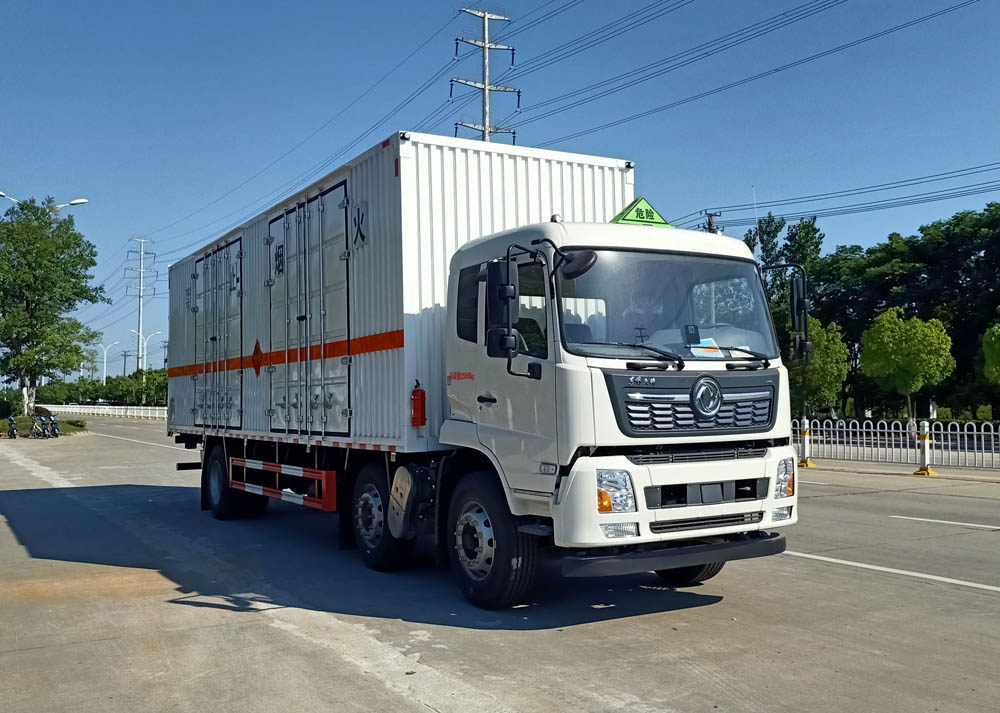 東風(fēng)天錦9米易燃?xì)怏w廂式運輸車