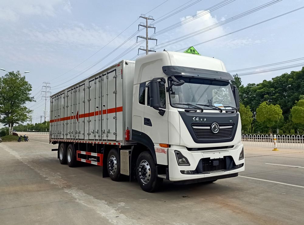 東風(fēng)天龍9米6易燃?xì)怏w廂式運輸車