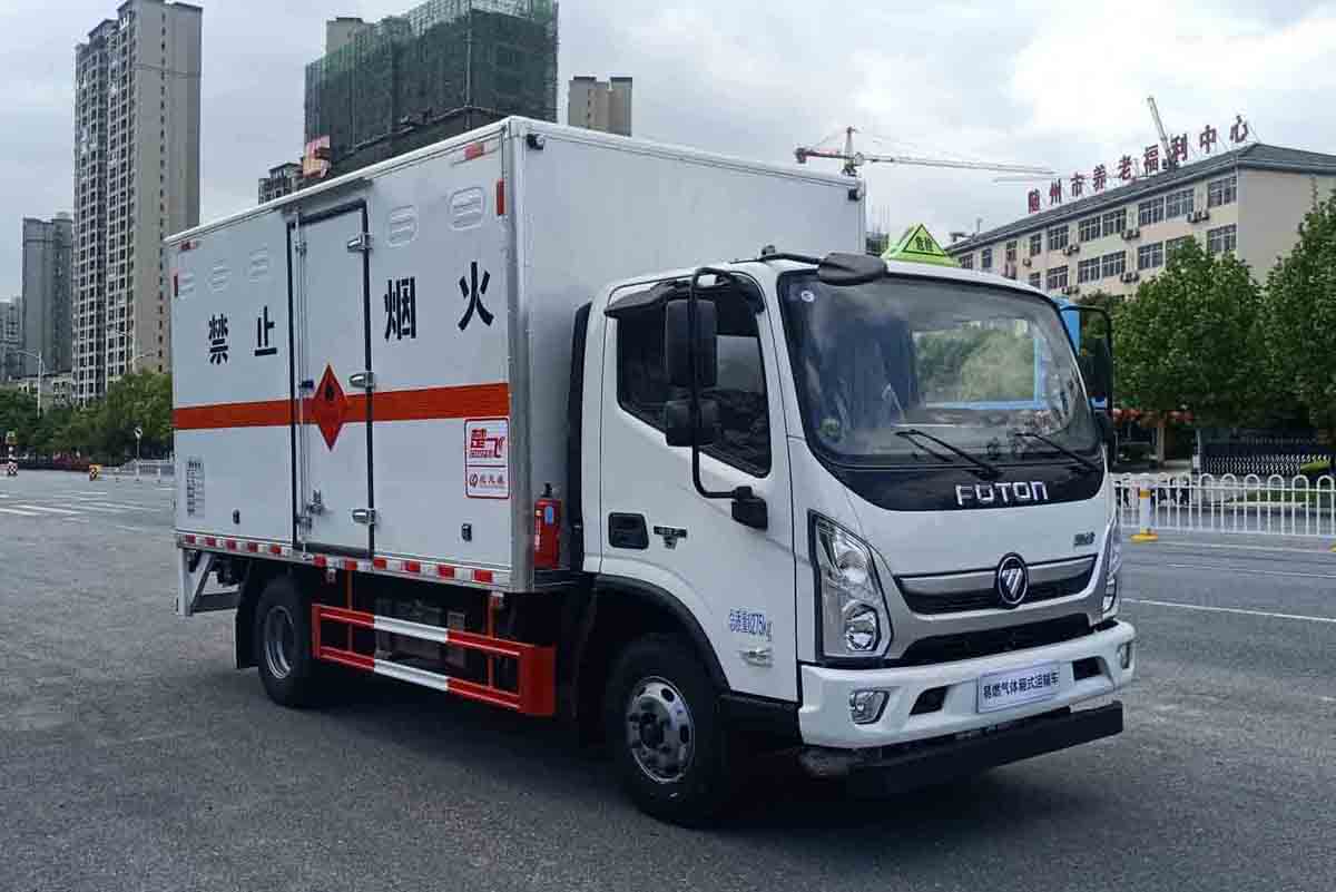 福田奧鈴4米2易燃?xì)怏w廂式運輸車