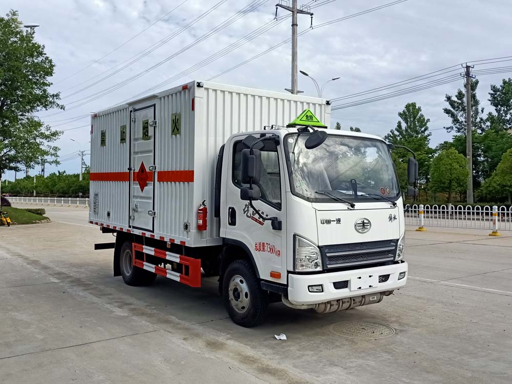 解放虎VN4米2易燃?xì)怏w廂式運輸車
