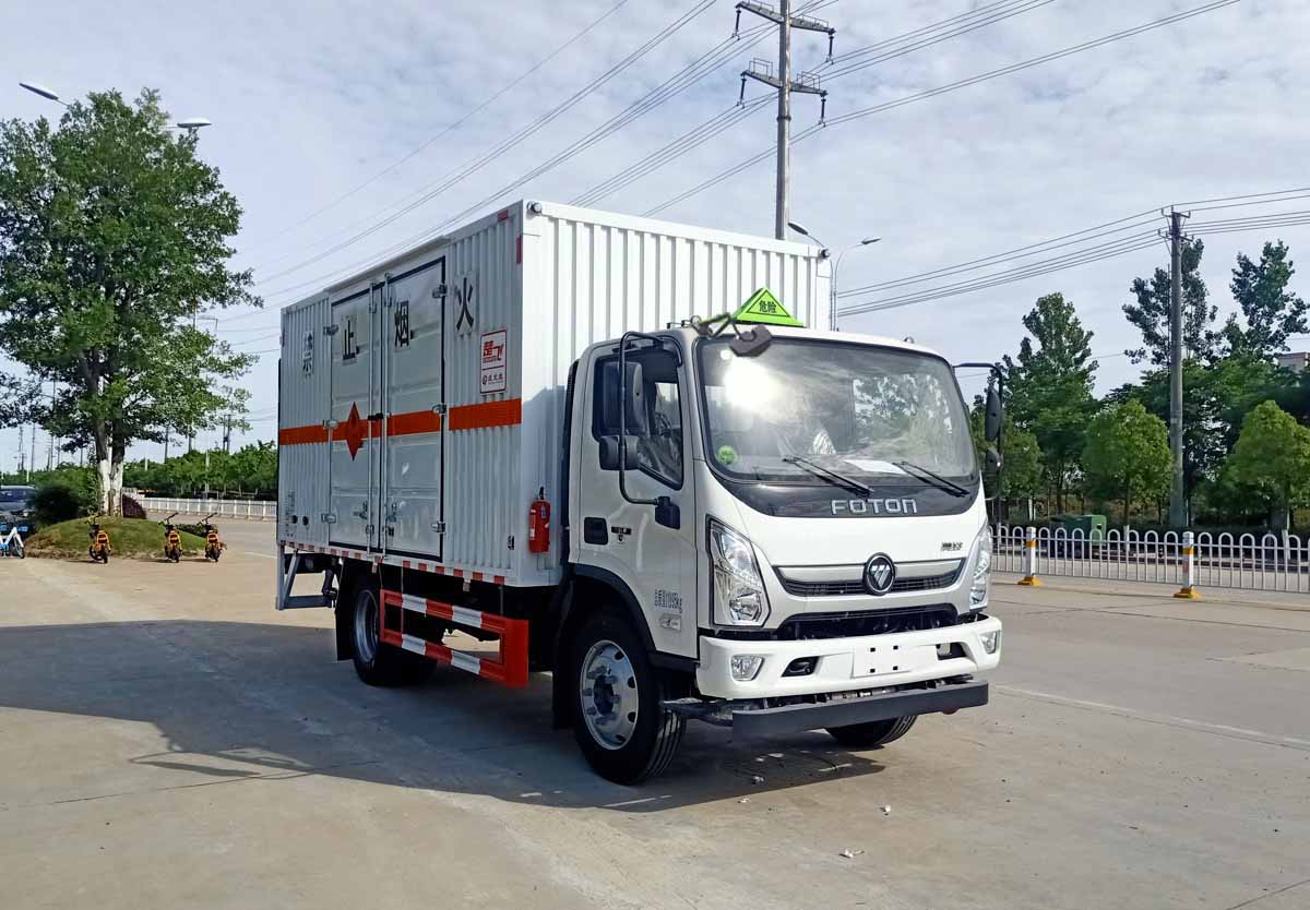 福田奧鈴5米2易燃?xì)怏w廂式運輸車