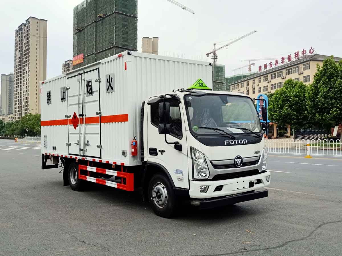福田奧鈴5米2易燃?xì)怏w廂式運輸車