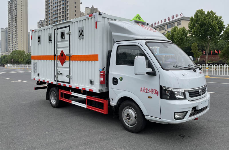 東風(fēng)途逸3米9易燃?xì)怏w廂式運輸車