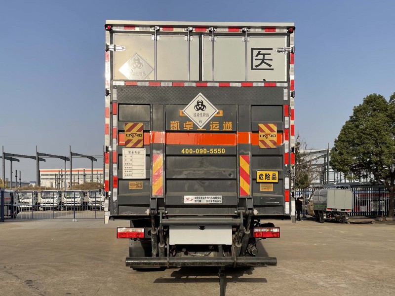 東風6.8米D9醫(yī)療廢物轉(zhuǎn)運車