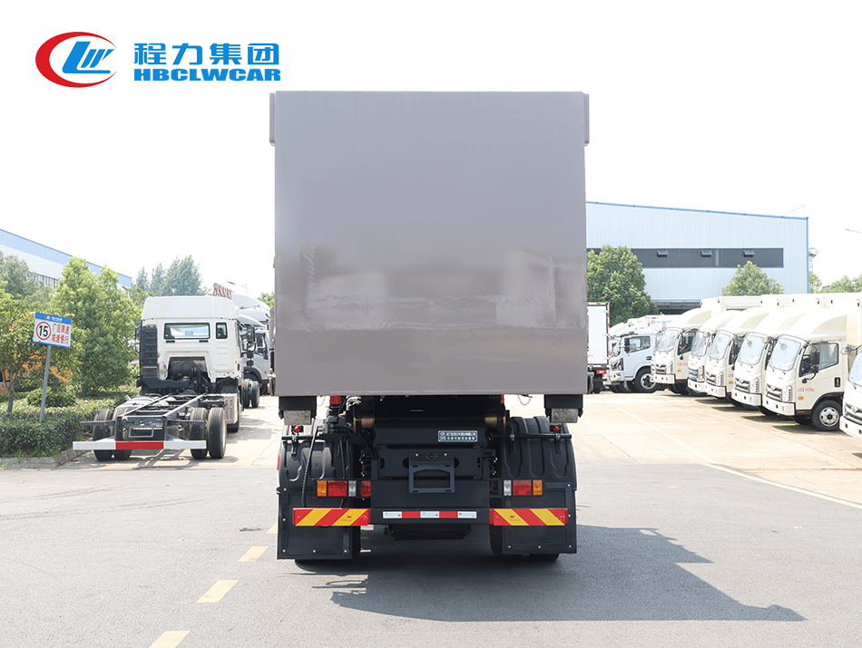 重汽豪曼勾臂垃圾車