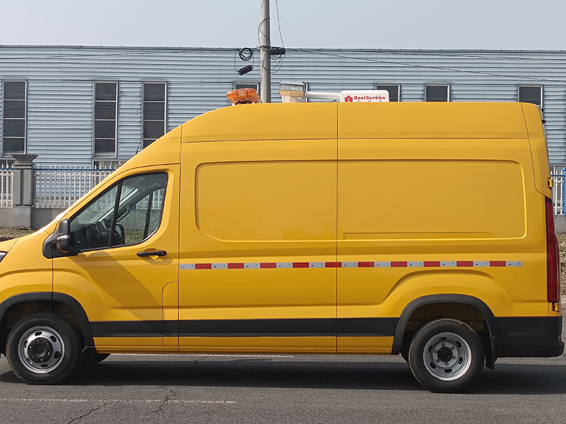 大通V90加長(zhǎng)軸救險(xiǎn)車(chē)