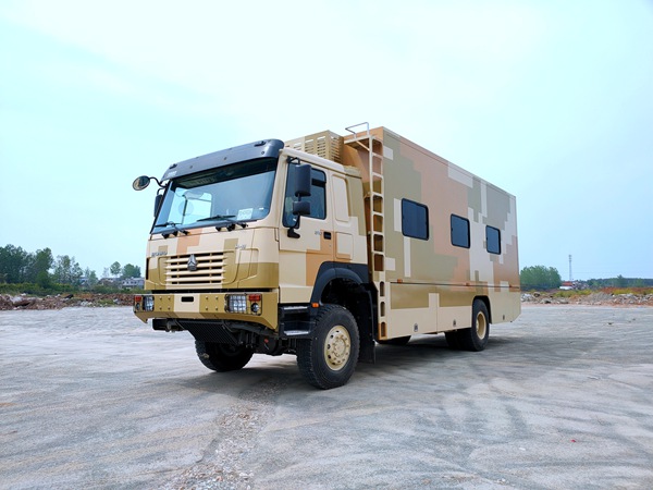 重汽豪沃四驅野戰(zhàn)宿營車（12人）